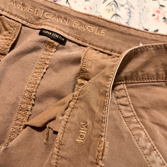 Size 20 midi super stretch American Eagle shorts. Khaki. Never worn. - Picture 4 of 4